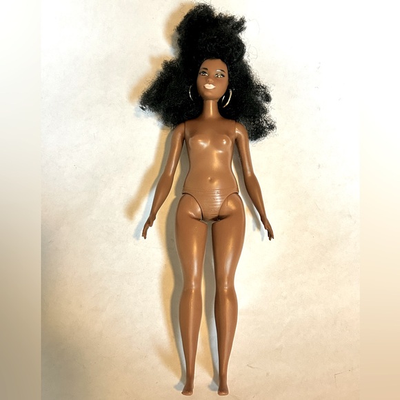 African American Barbie Curvy Black Curly Afro Hair Doll 2015 Flat Feet - Picture 1 of 5
